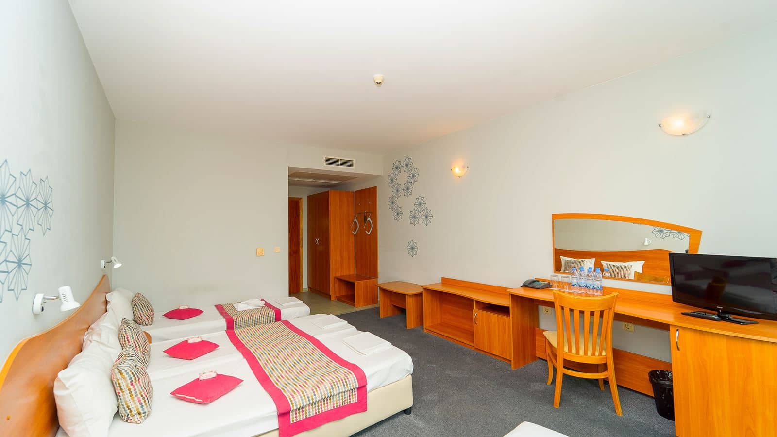rooms-twin-room