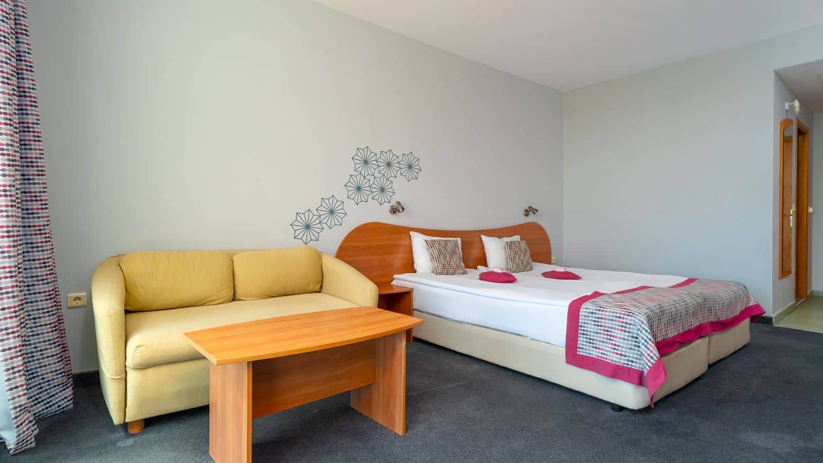 rooms-single-wchild-standard-room