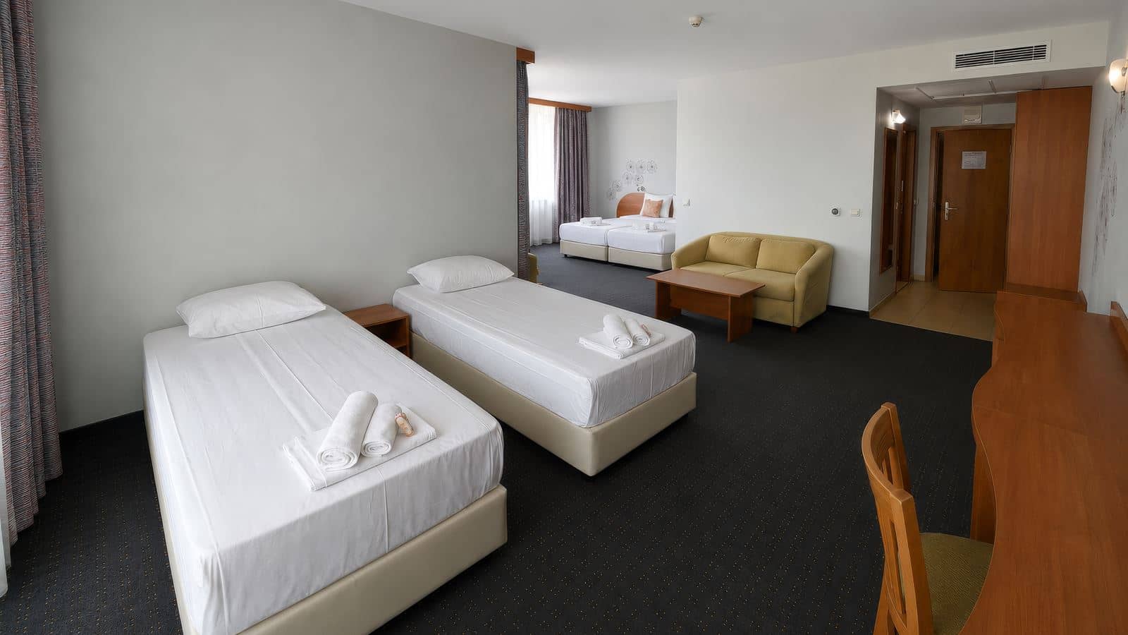 rooms-suite-room