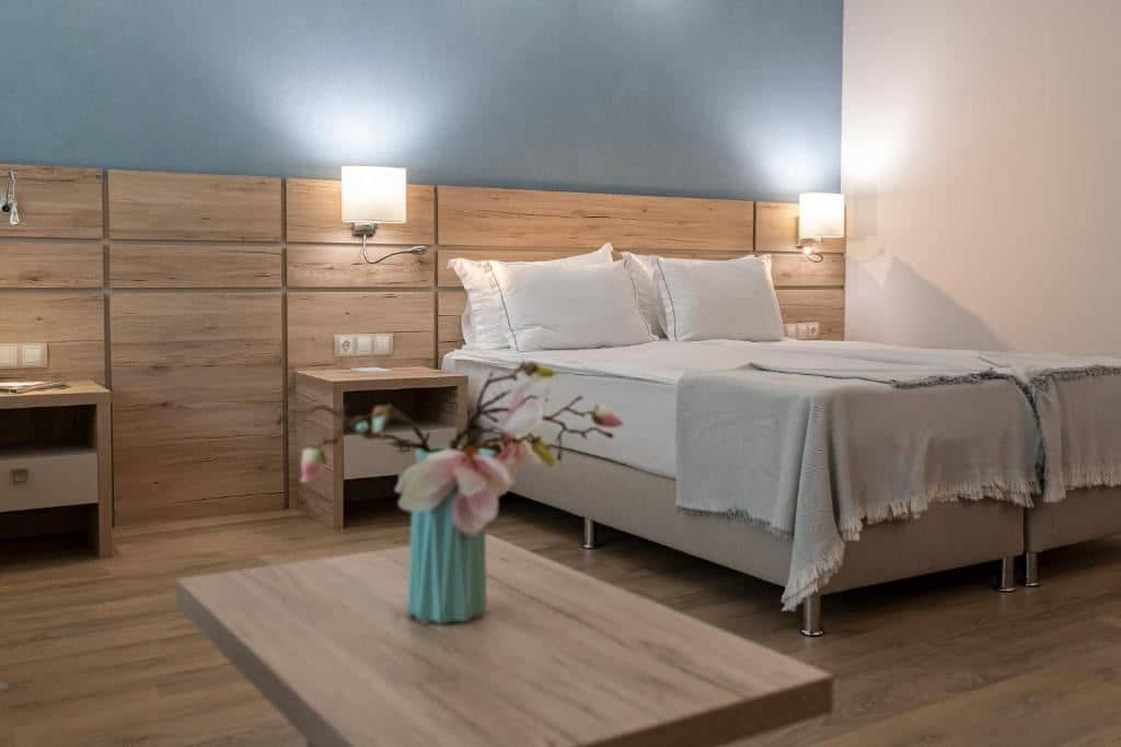 rooms-twin-superior-room-balcony