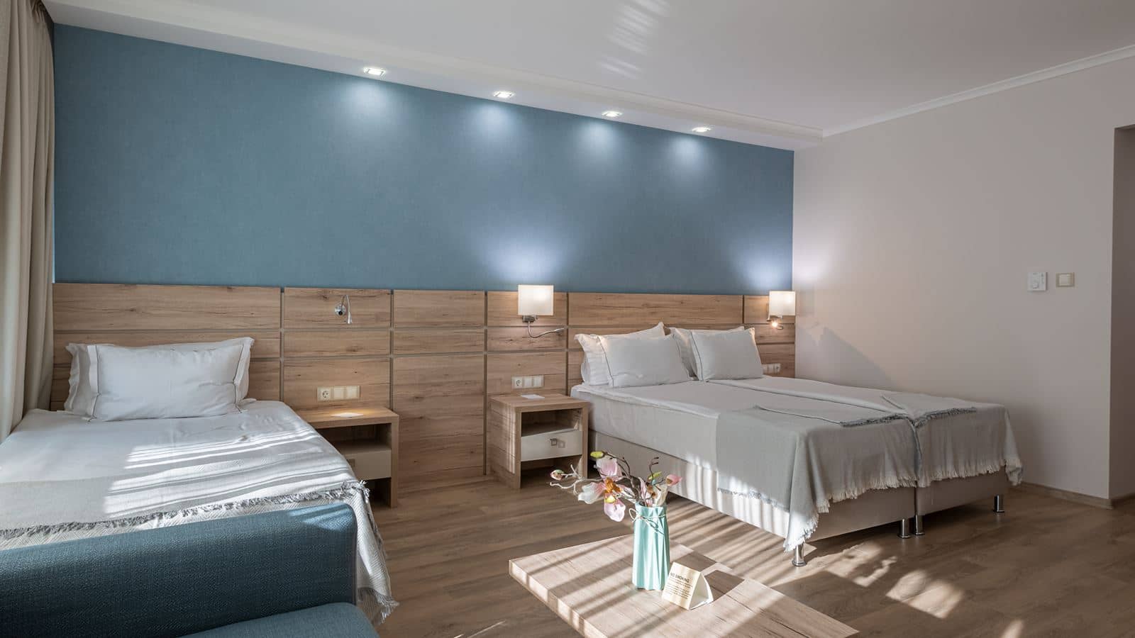 rooms-standard-junior-suite-balcony