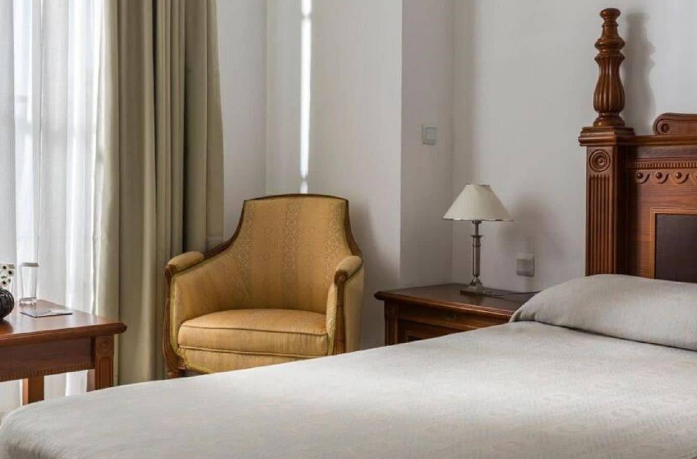 rooms-standard-apartment-balcony-economy