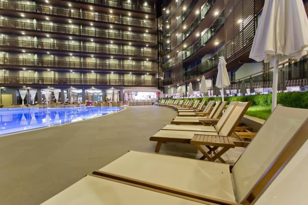 pools-outdoor-pool