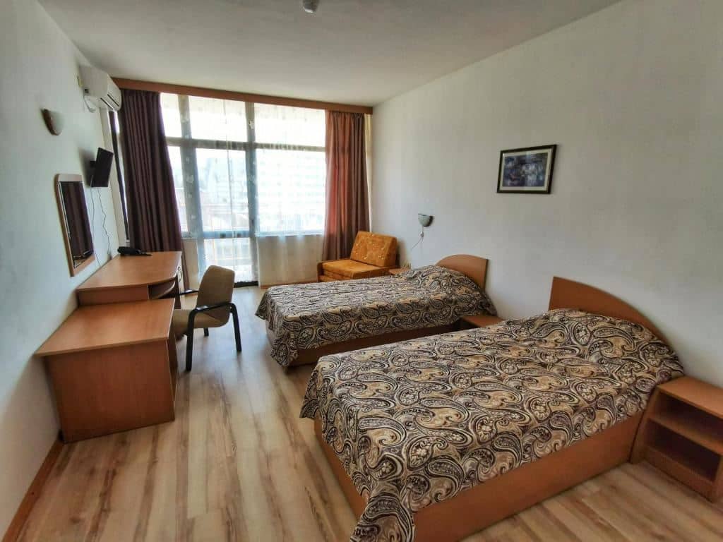rooms-twin-standard-room-balcony-or-terrace
