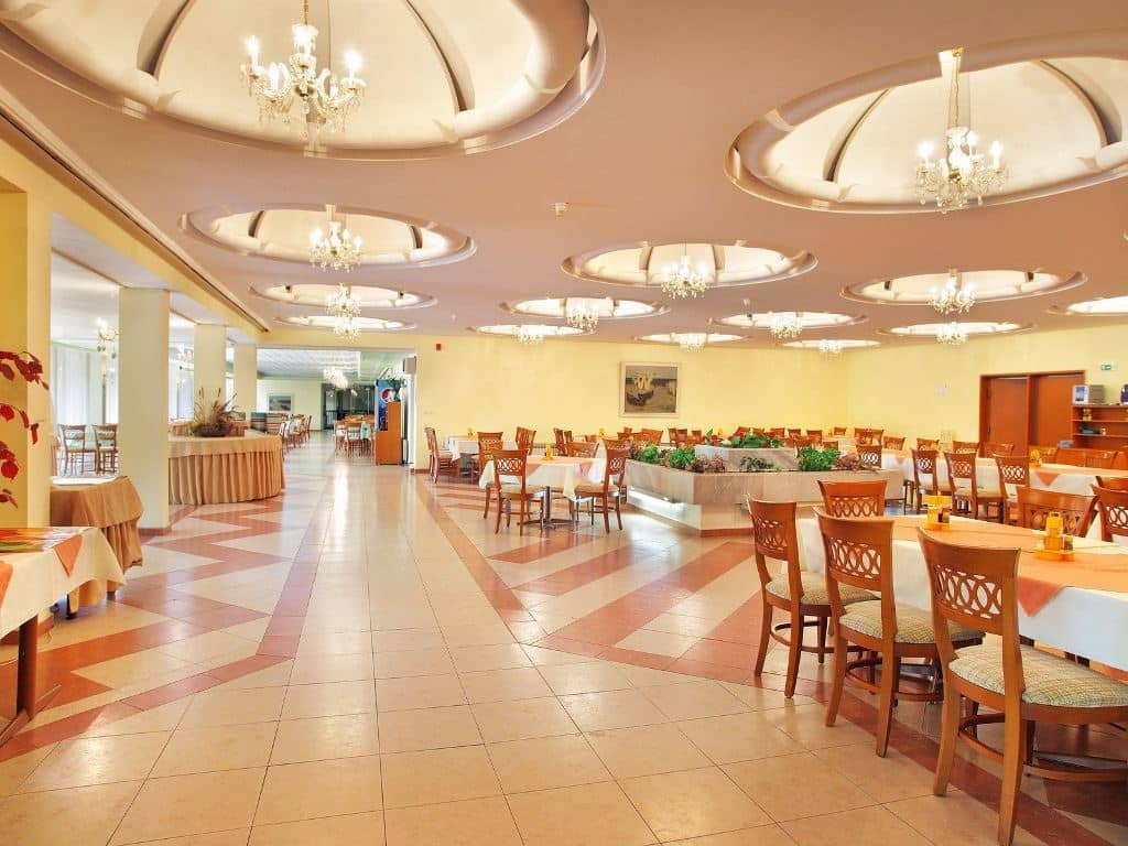 restaurants-restaurant