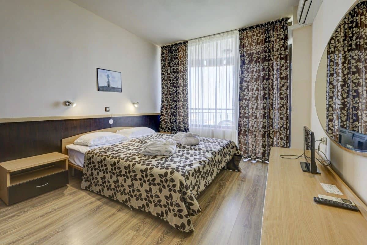 rooms-standard-apartment-balcony