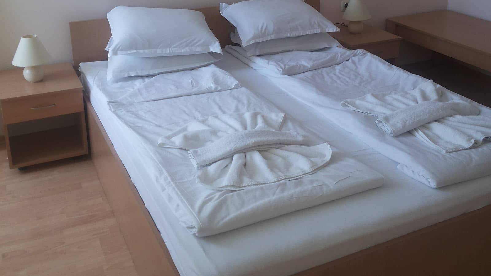 rooms-2-bedroom-standard-apartment-balcony-or-terrace