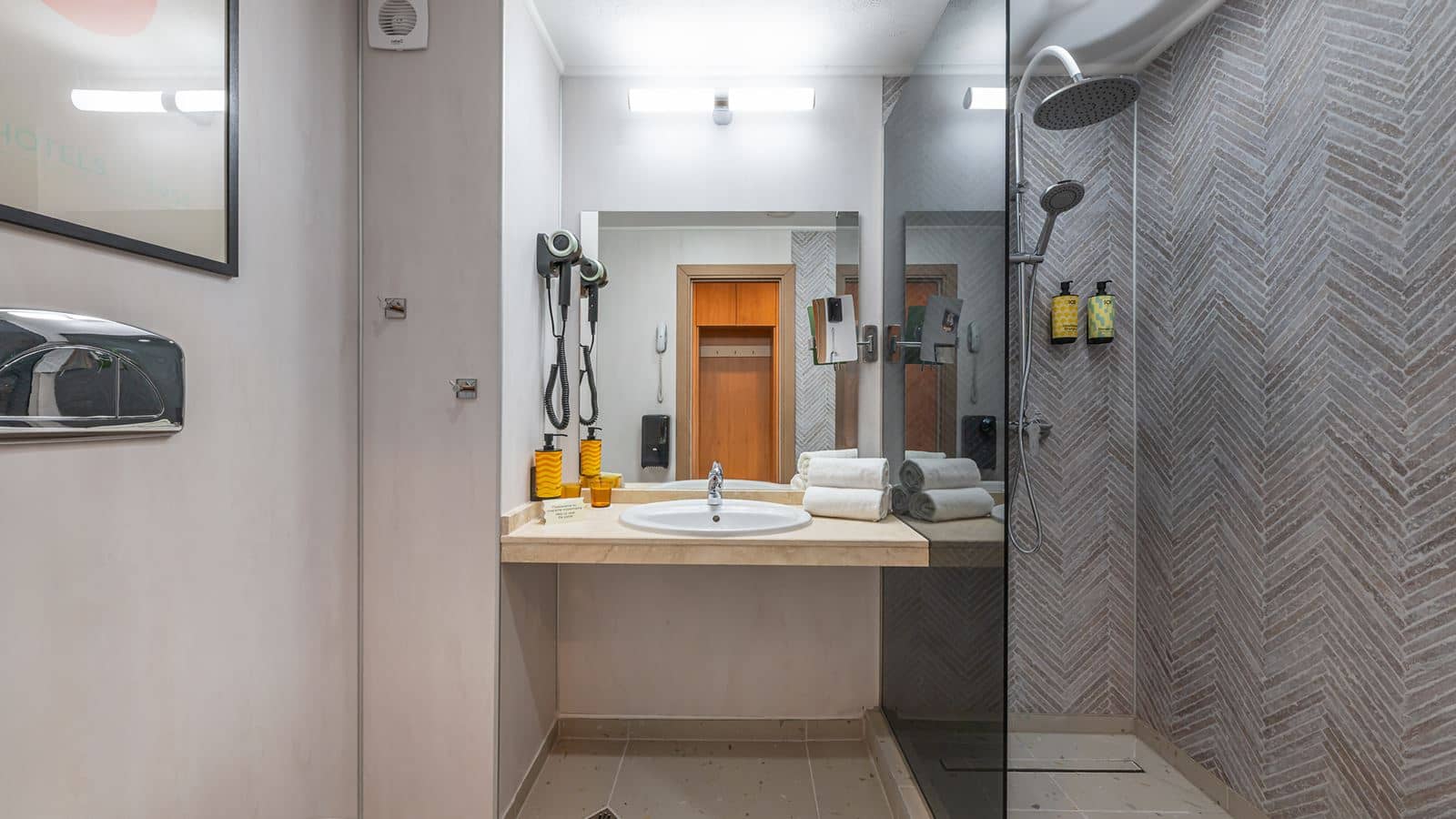 rooms-family-room-sea-view
