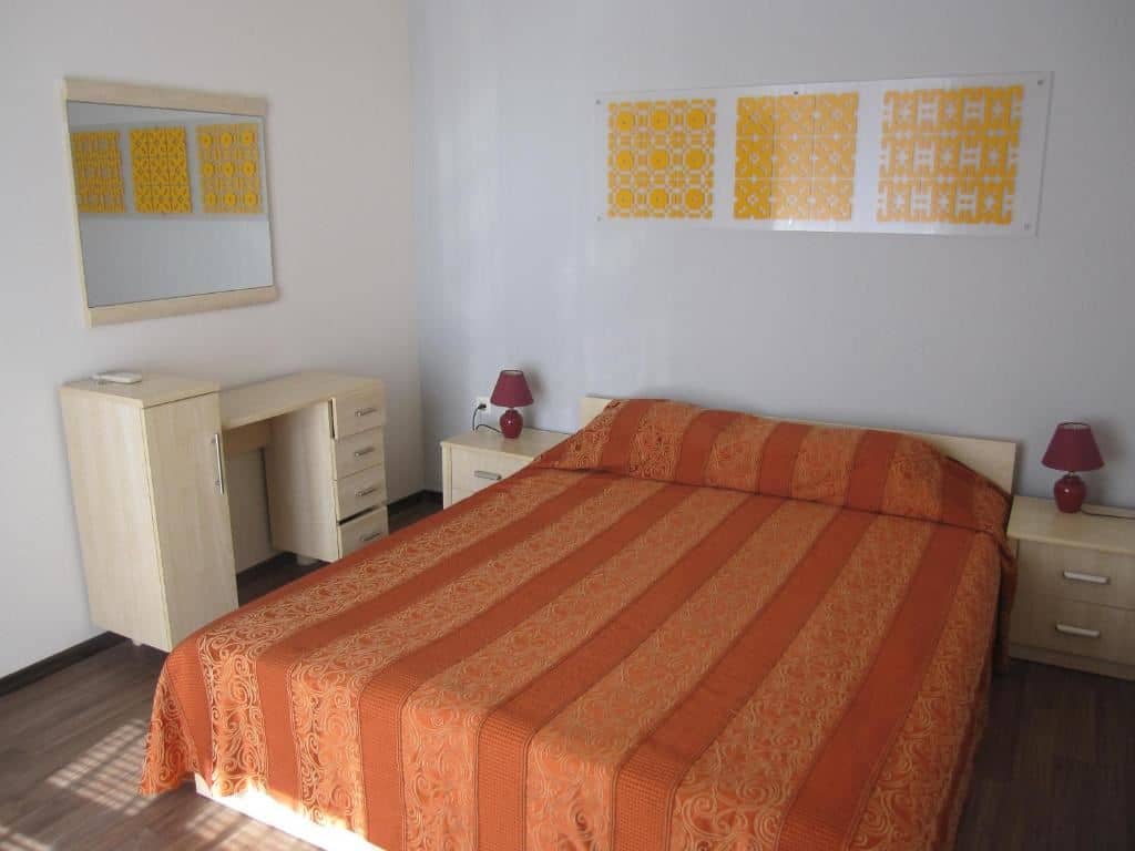 rooms-1-bedroom-standard-apartment-balcony-or-terrace