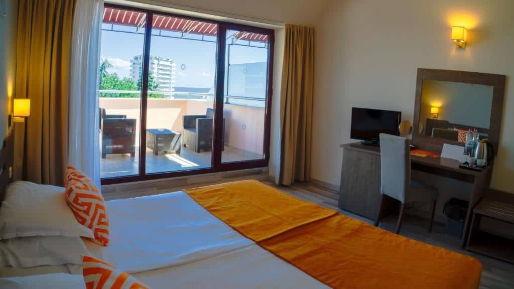 rooms-double-standard-room-seaview-balcony