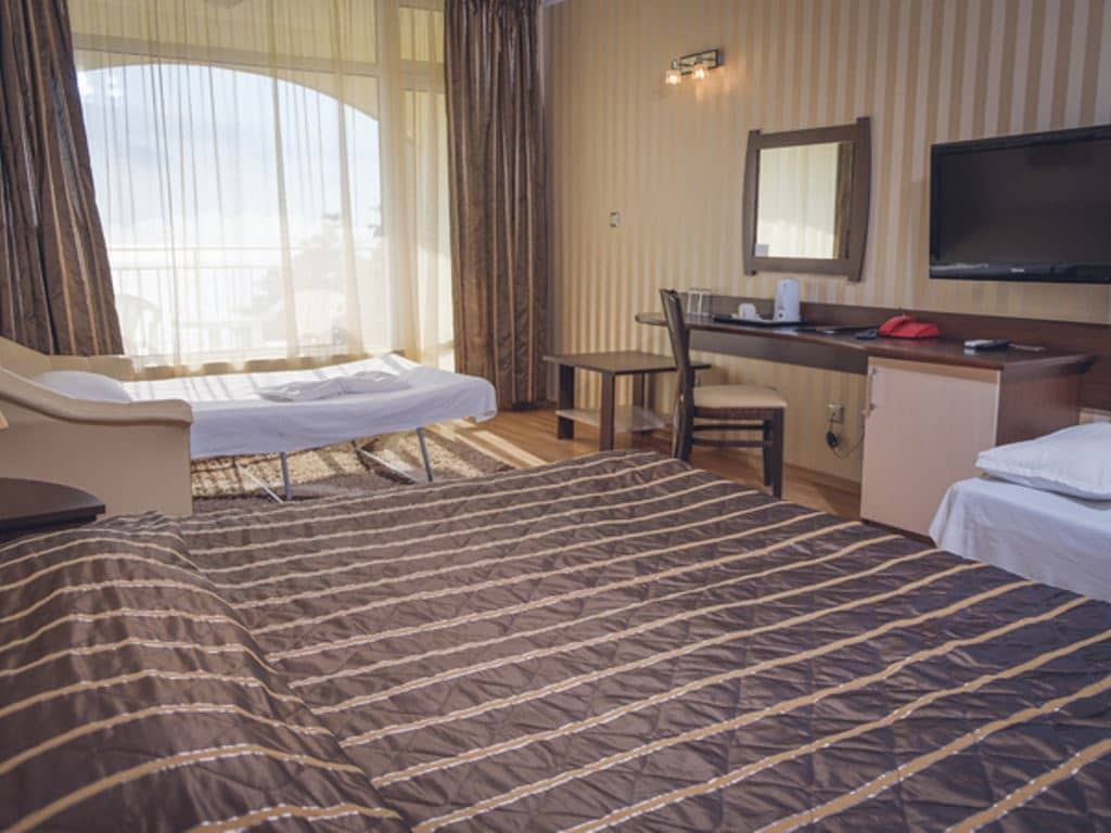 rooms-standard-room-lateral-sea-view-balcony-or-terrace