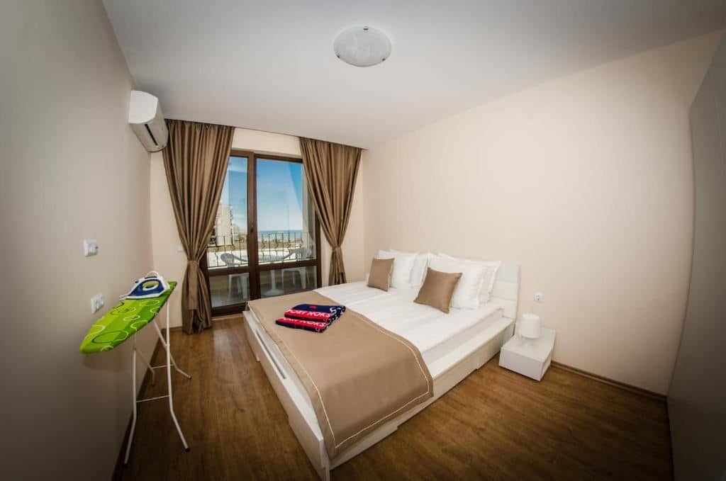 rooms-standard-apartment-balcony-or-terrace