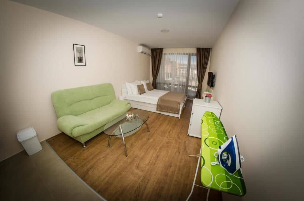 rooms-standard-familyroom-balcony-or-terrace