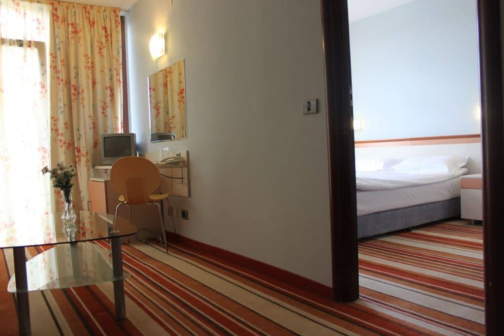 rooms-standard-apartment-balcony