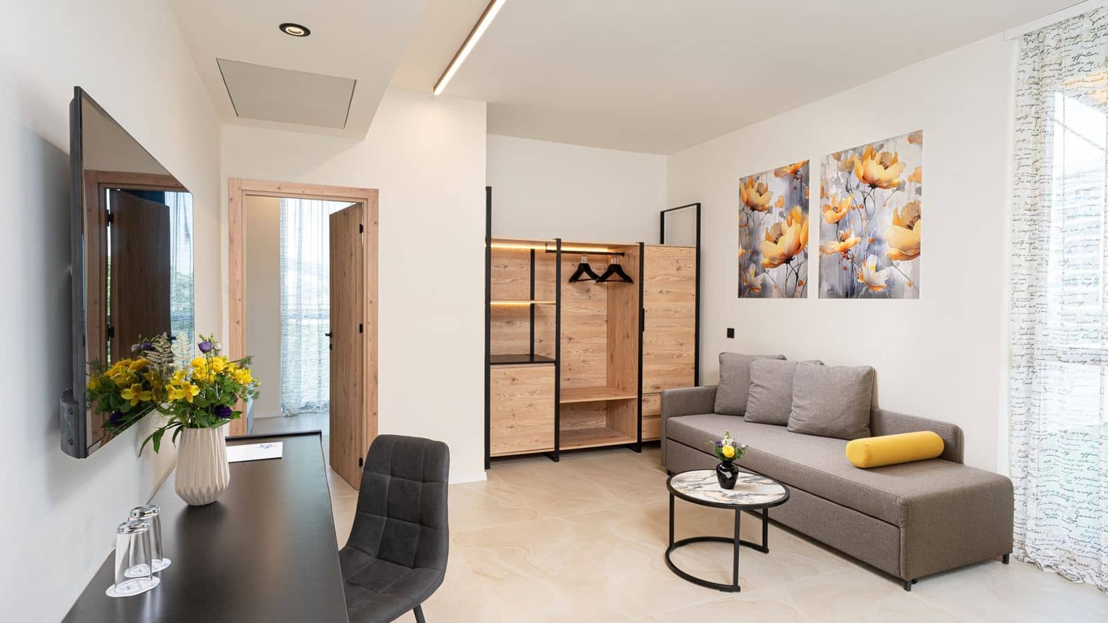 rooms-standard-apartment-balcony