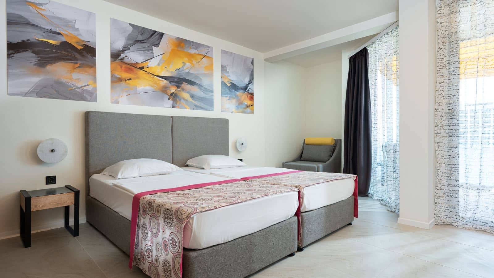 rooms-single-wchild-standard-room-balcony