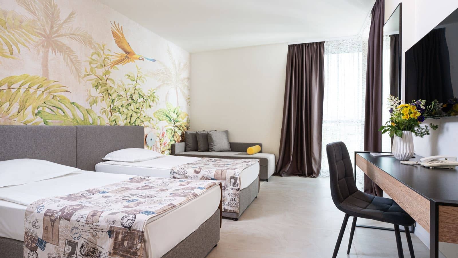rooms-single-wchild-standard-room-balcony