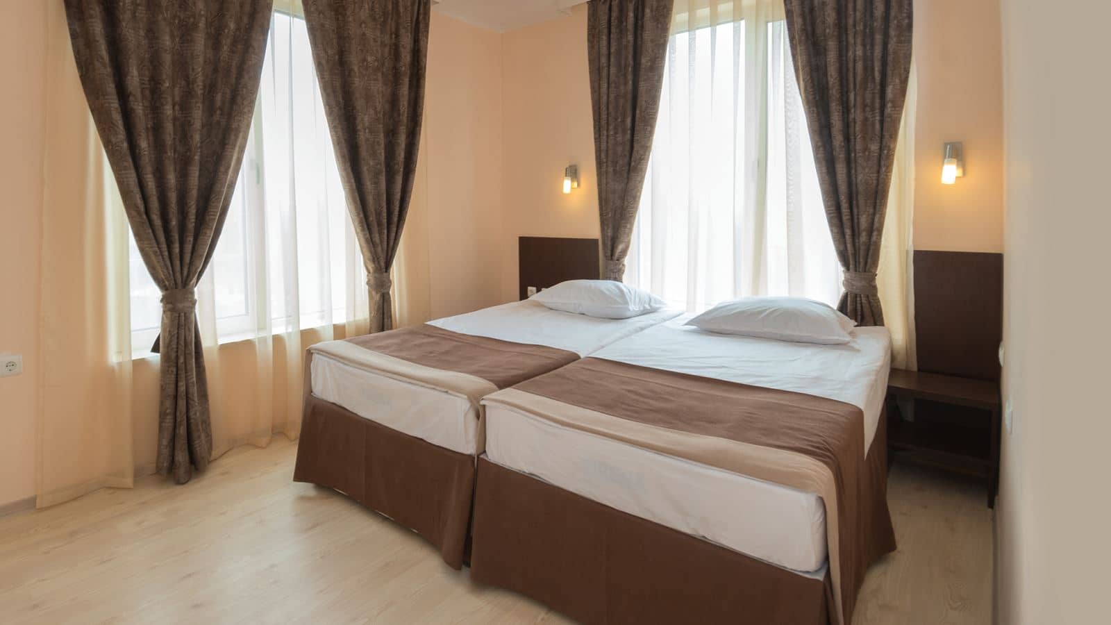 rooms-2-bedroom-standard-apartment-balcony-or-terrace