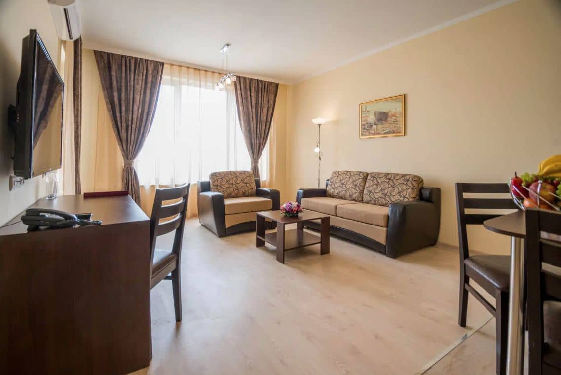 rooms-1-bedroom-standard-apartment-balcony-or-terrace