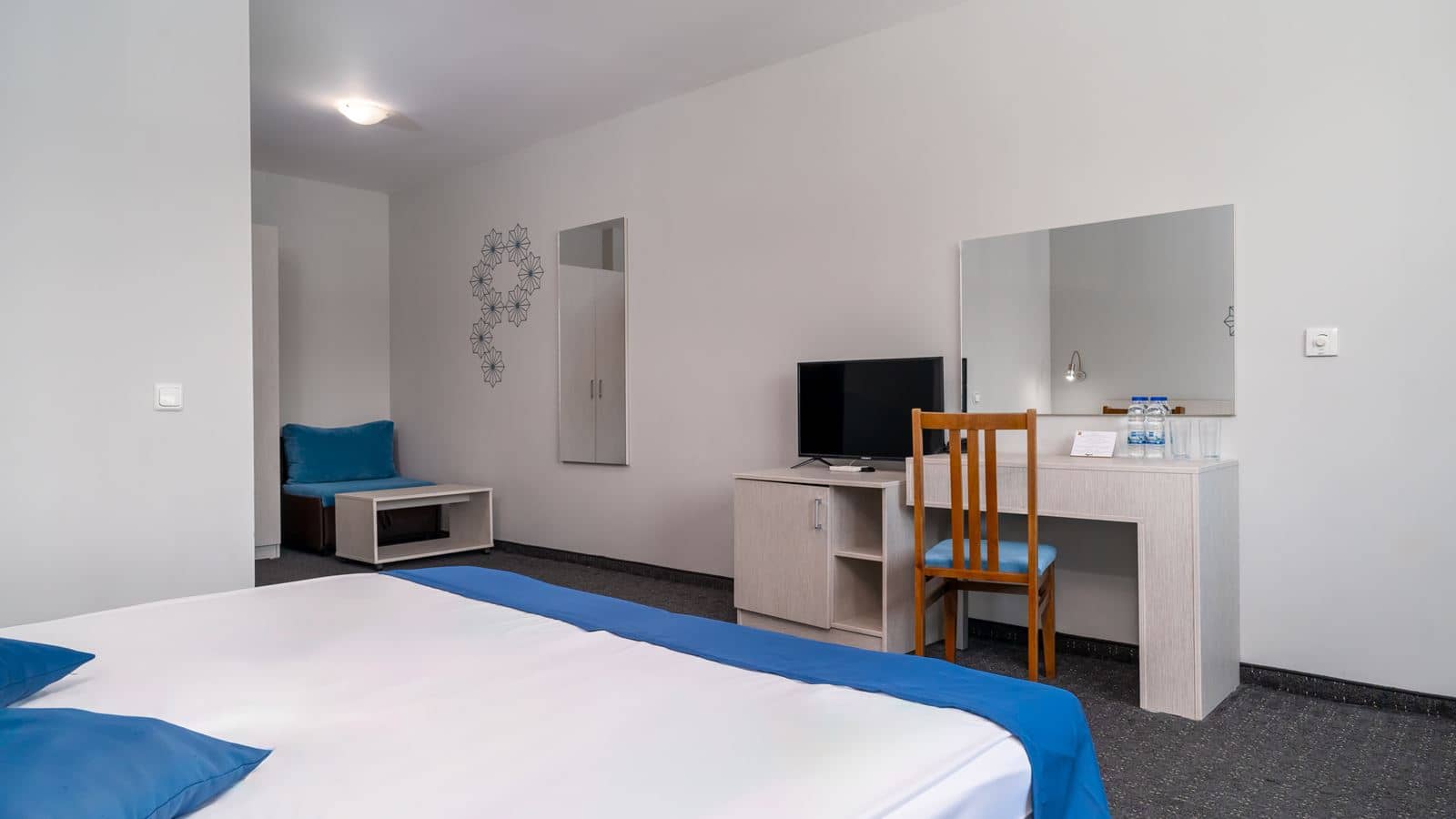 rooms-bed-twin-room-promo-without-balcony