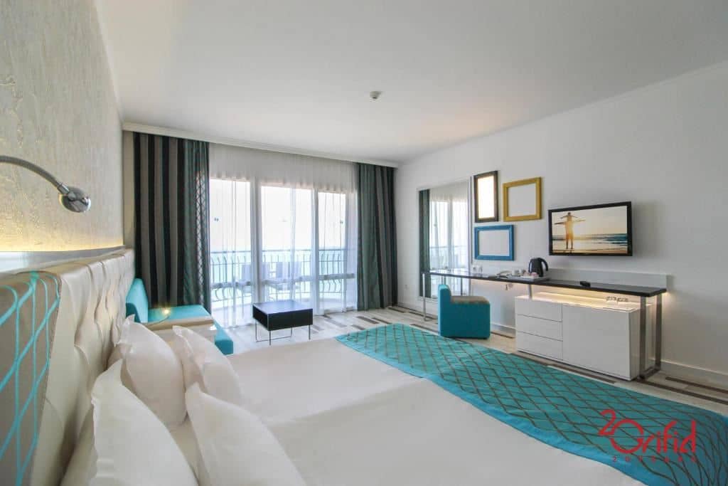 rooms-twin-standard-room-lateral-sea-view-balcony-or-terrace