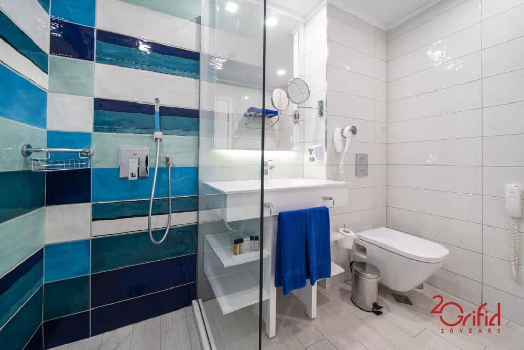 rooms-single-wchild-standard-room-balcony