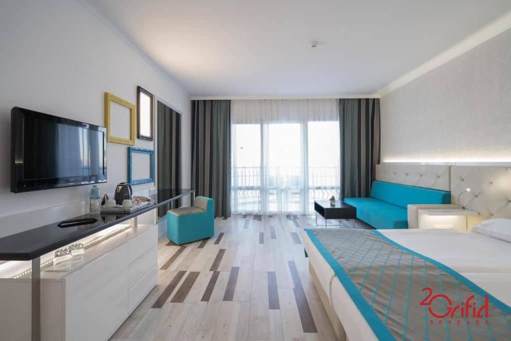 rooms-single-wchild-standard-room-balcony