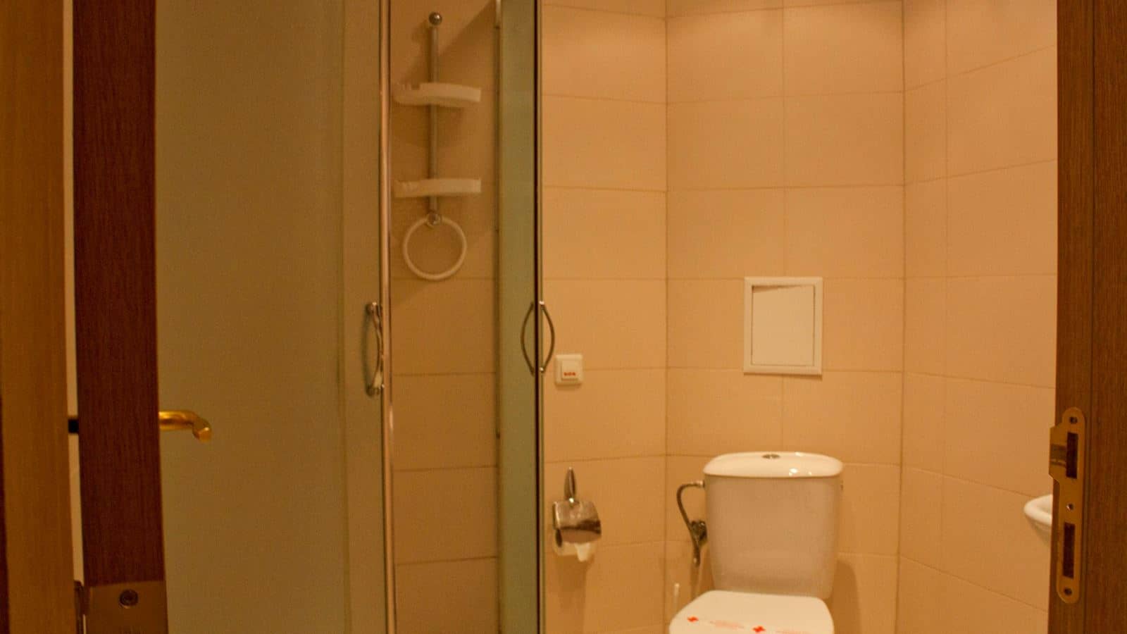 rooms-standard-familyroom-balcony