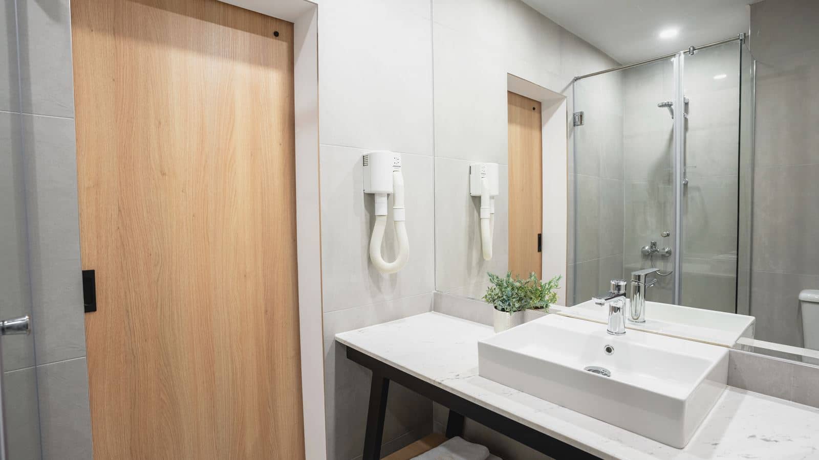 rooms-singleuse-standard-room-balcony