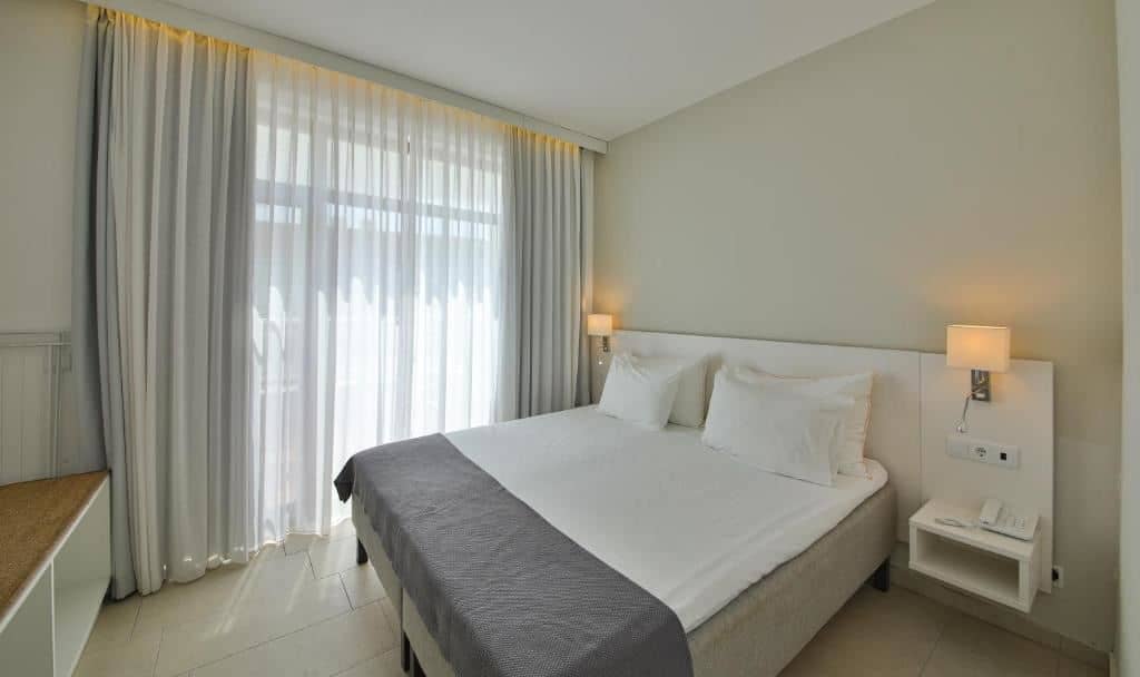 rooms-2-bedroom-standard-apartment-balcony