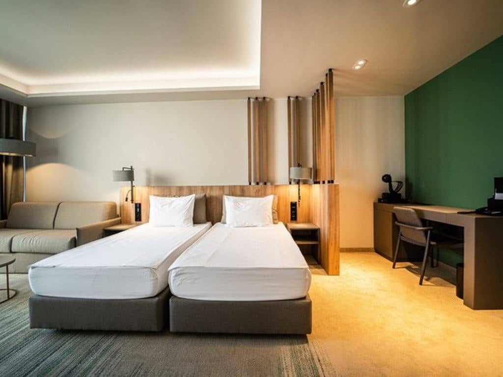 rooms-twin-standard-room-lateralseaview-balcony-or-terrace