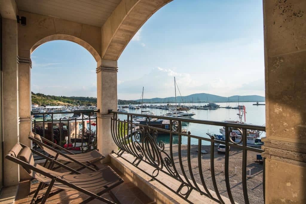 rooms-standard-apartment-garden-view-balcony-or-terrace