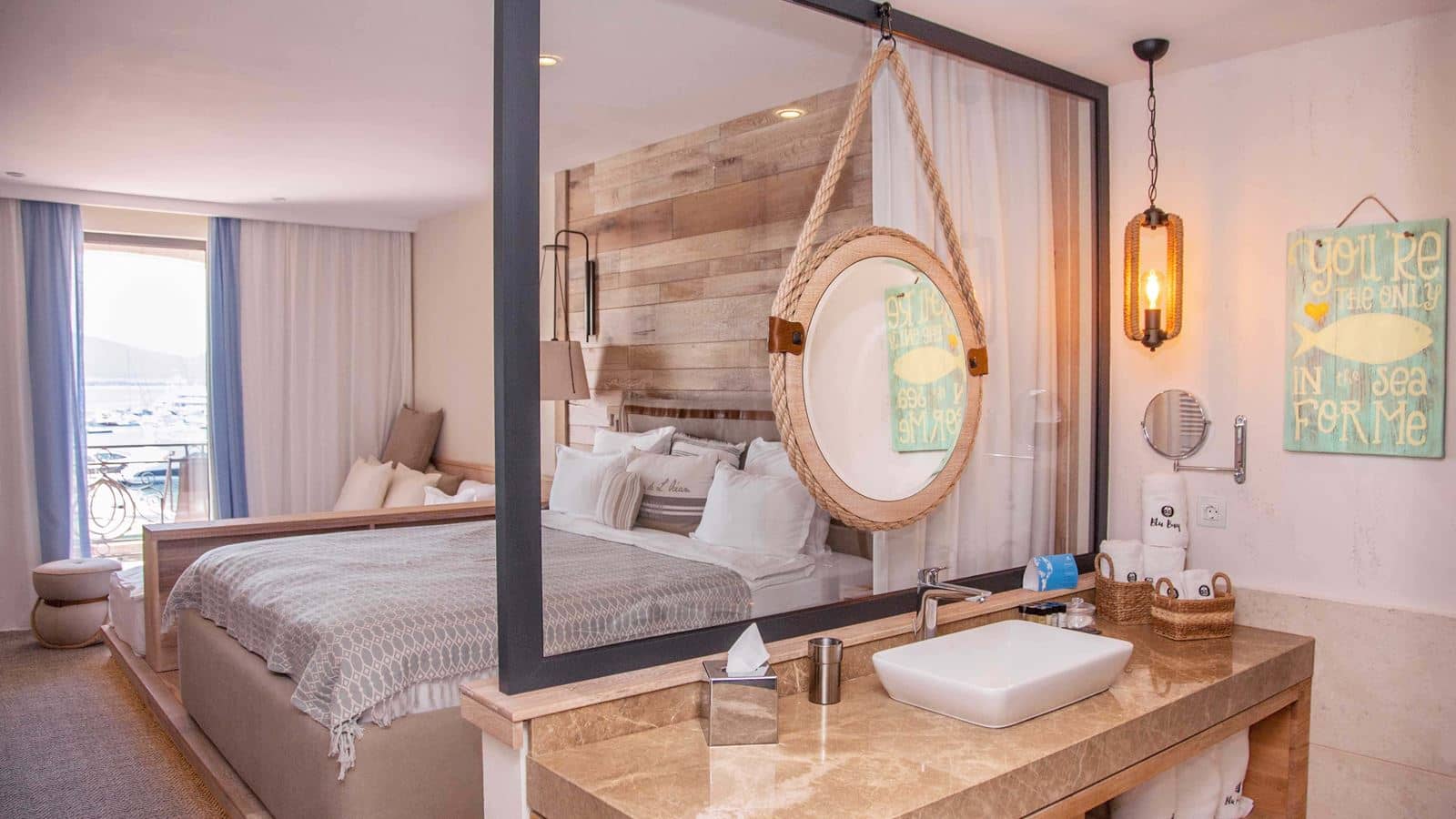 rooms-deluxe-room-sea-view-balcony-or-terrace