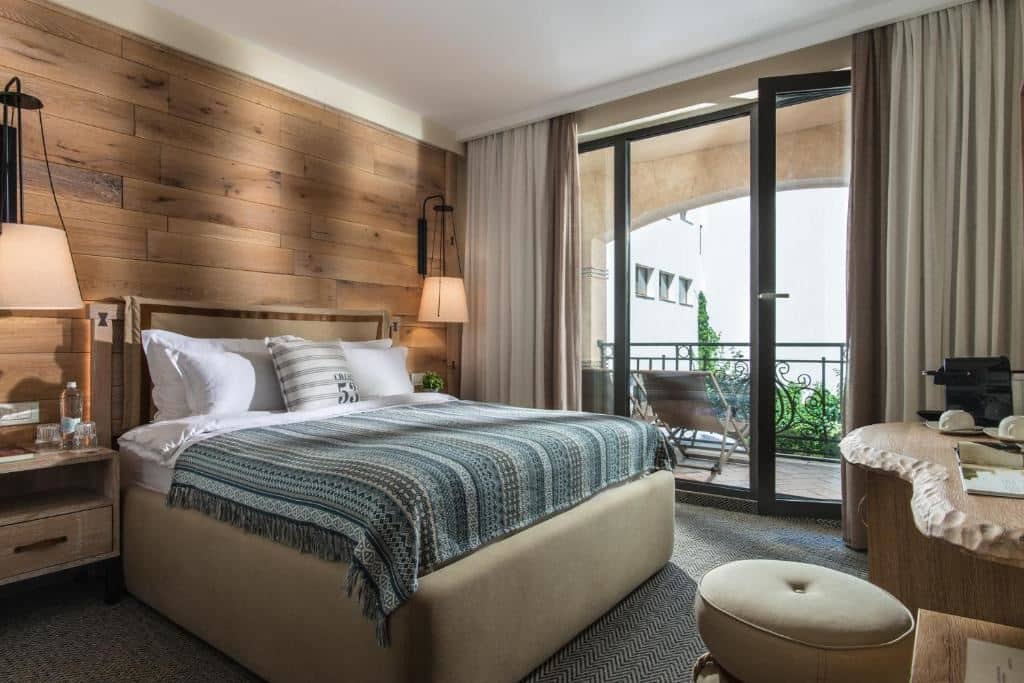 rooms-standard-apartment-sea-view-balcony-or-terrace