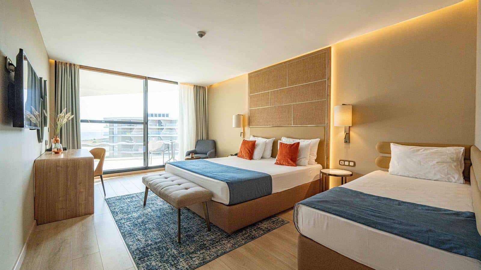 rooms-standard-room-lateralseaview-balcony-or-terrace