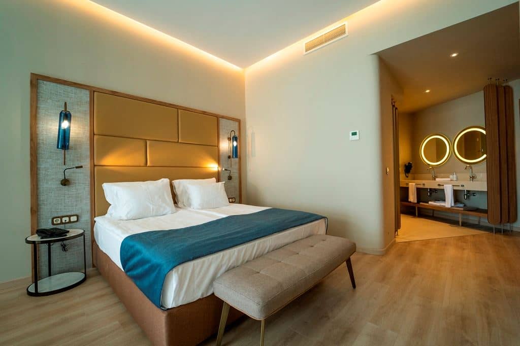 rooms-double-premium-room--lateralsea-view-balcony-or-terrace-