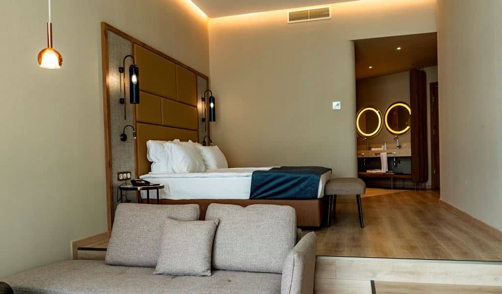 rooms-double-premium-room--lateralsea-view-balcony-or-terrace-
