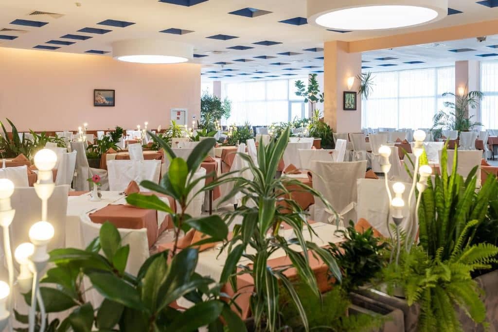 restaurants-restaurants