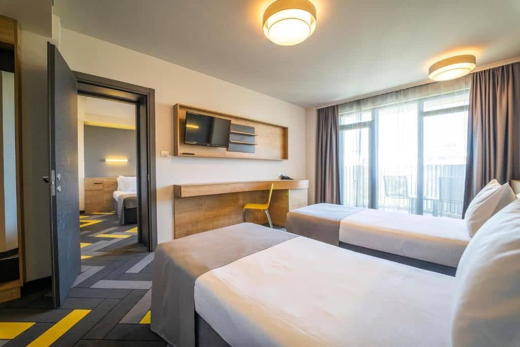 rooms-standard-family-room-balcony