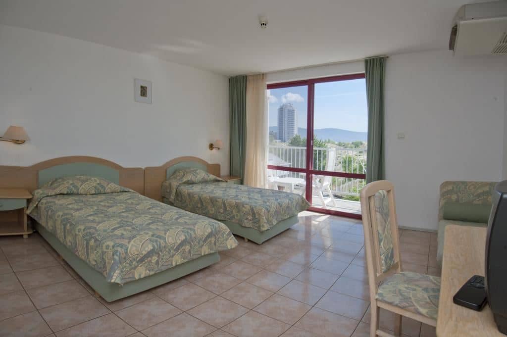 rooms-doubletwin-standard-room-balcony-or-terrace
