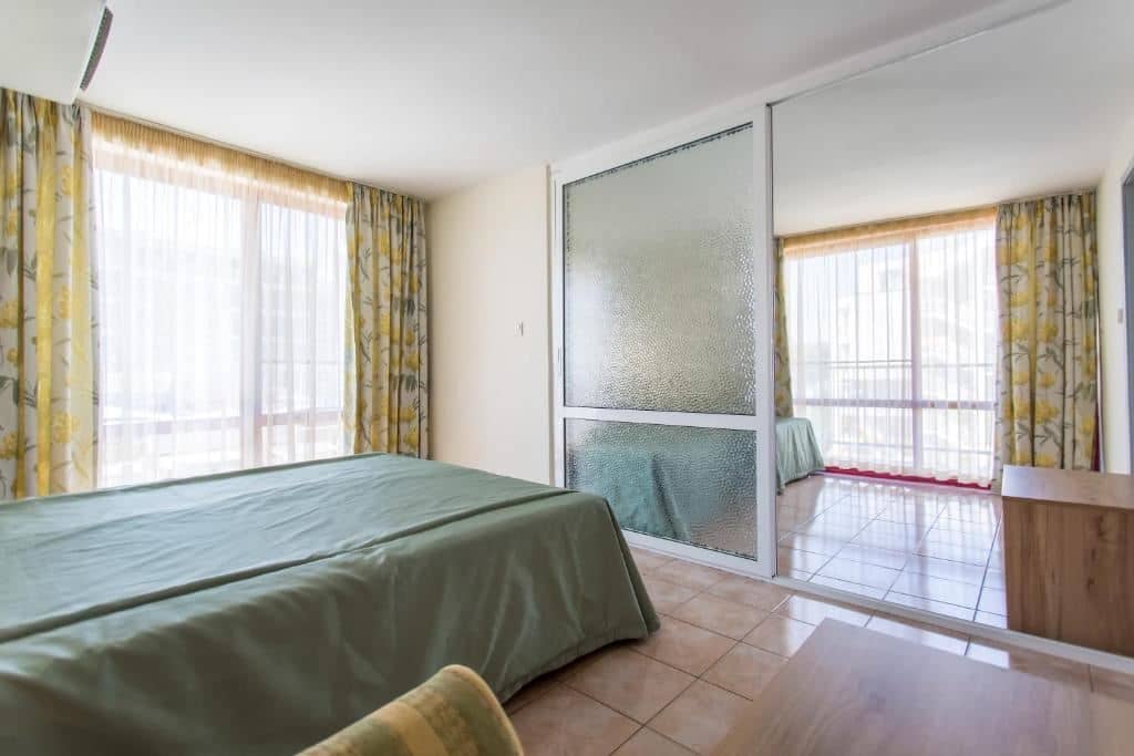 rooms-2-connecting-rooms-standard-family-room