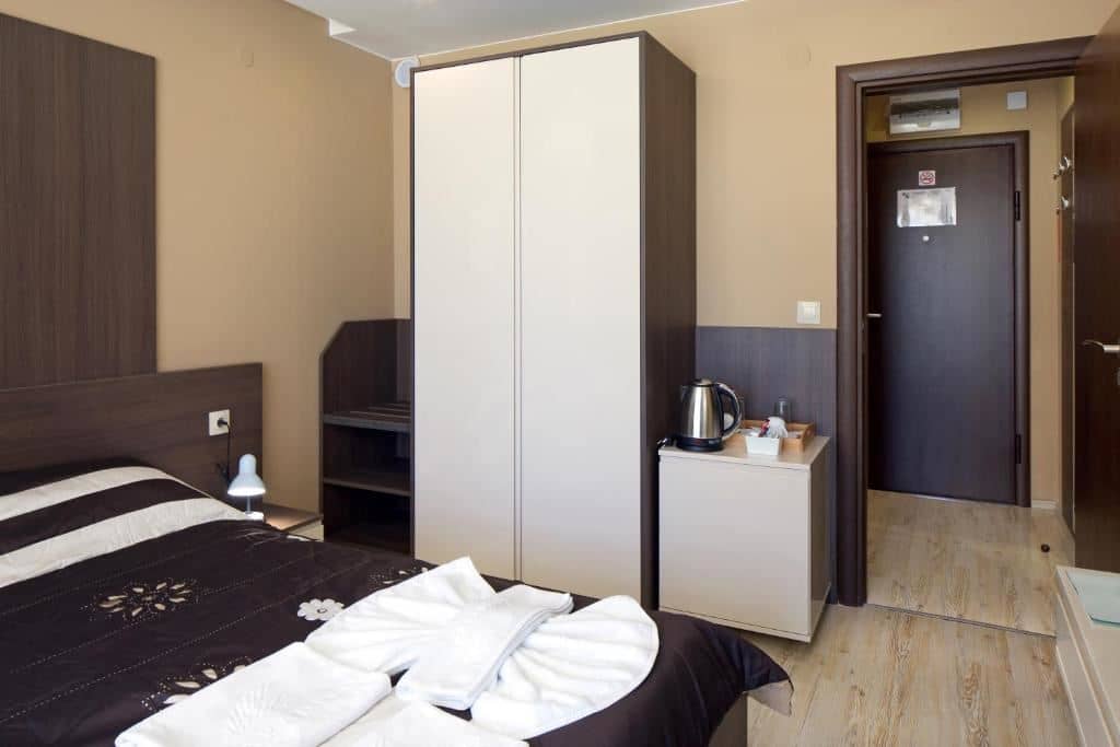 rooms-double-standard-room-seaview-balcony-or-terrace