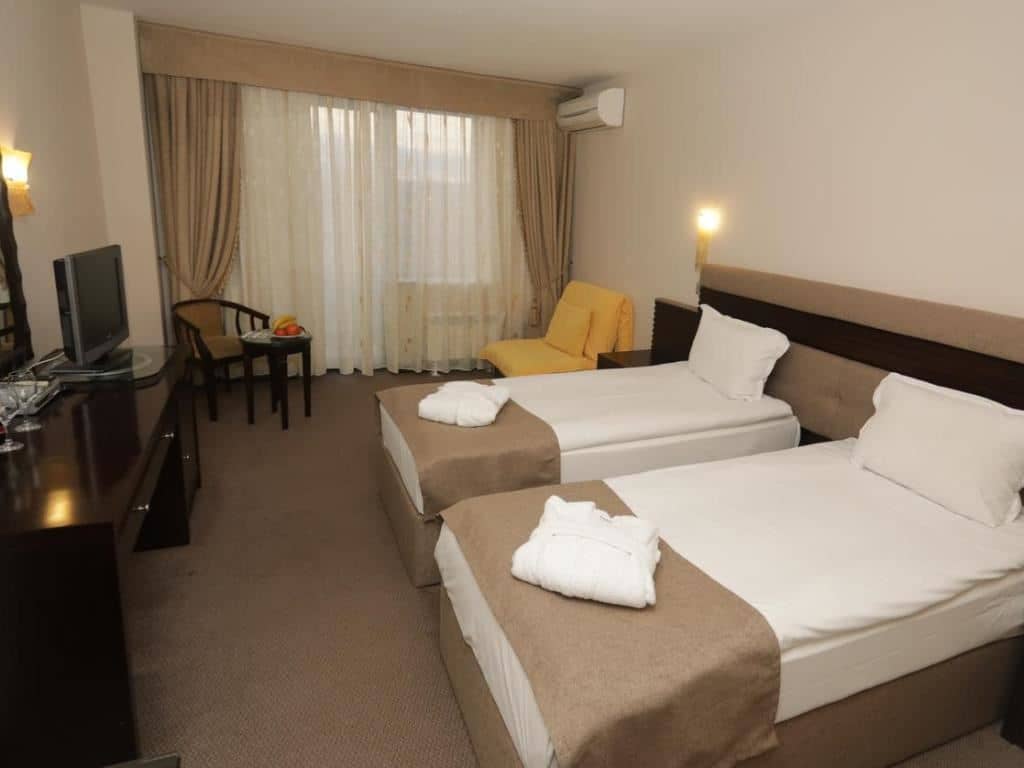 rooms-twin-standard-room