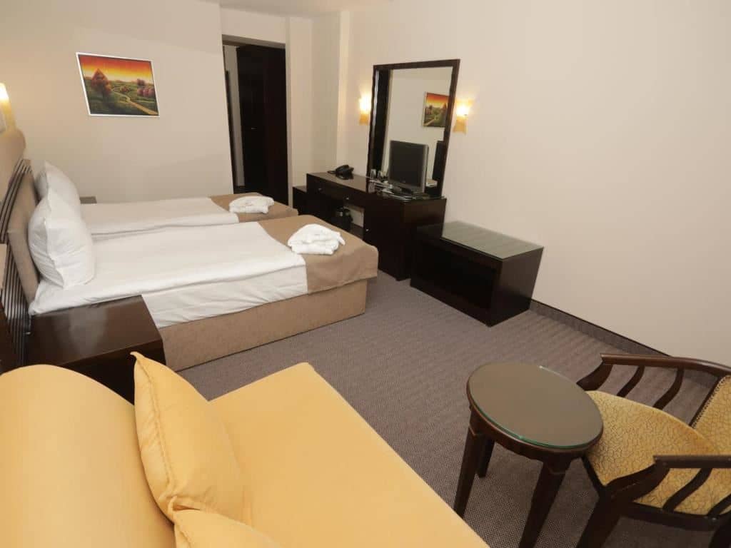 rooms-twin-standard-room