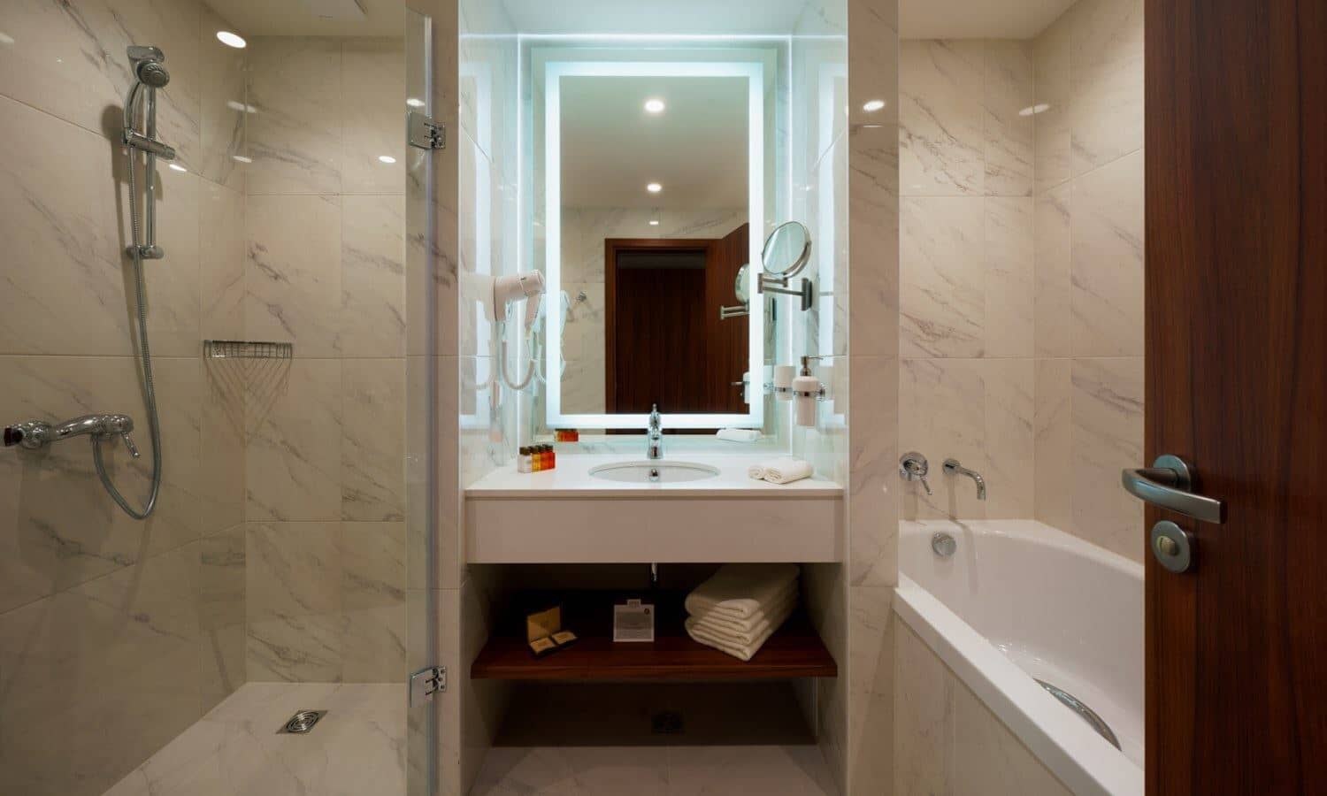 rooms-standard-familyroom-balcony-or-terrace