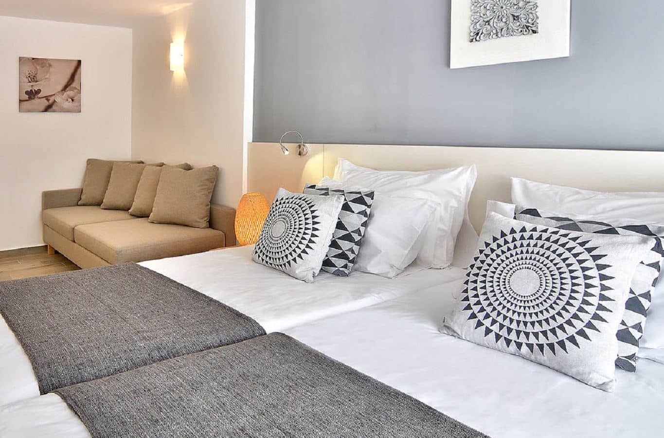 rooms-twin-standard-room-balcony