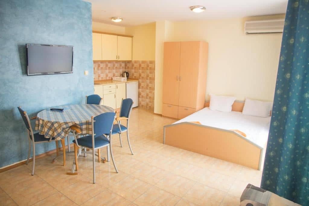 rooms-standard-studio-balcony-or-terrace