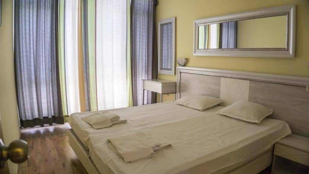 rooms-standard-apartment-balcony-or-terrace