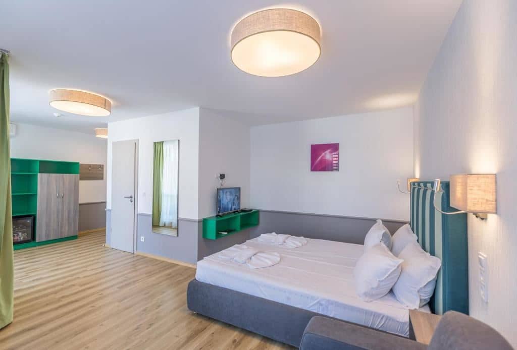 rooms-superior-room