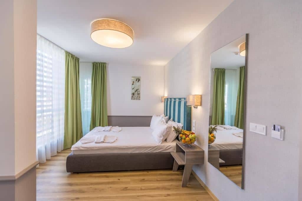 rooms-superior-room